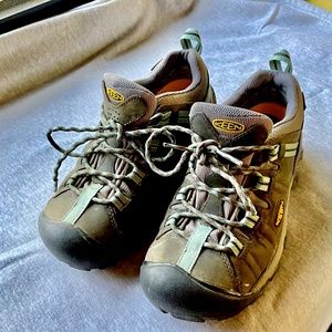 KEEN Women's Targhee 2 Low Height Waterproof Hiking Shoes 7-1/2 M (Medium)